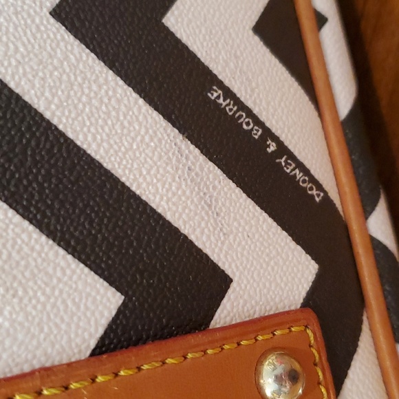 Dooney & Bourke chevron tote large - Picture 7 of 15